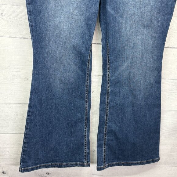 NEW Maurices Womens Jeans 20W Regular Classic Flare Blue Denim Stretch Mid Rise - Picture 5 of 13